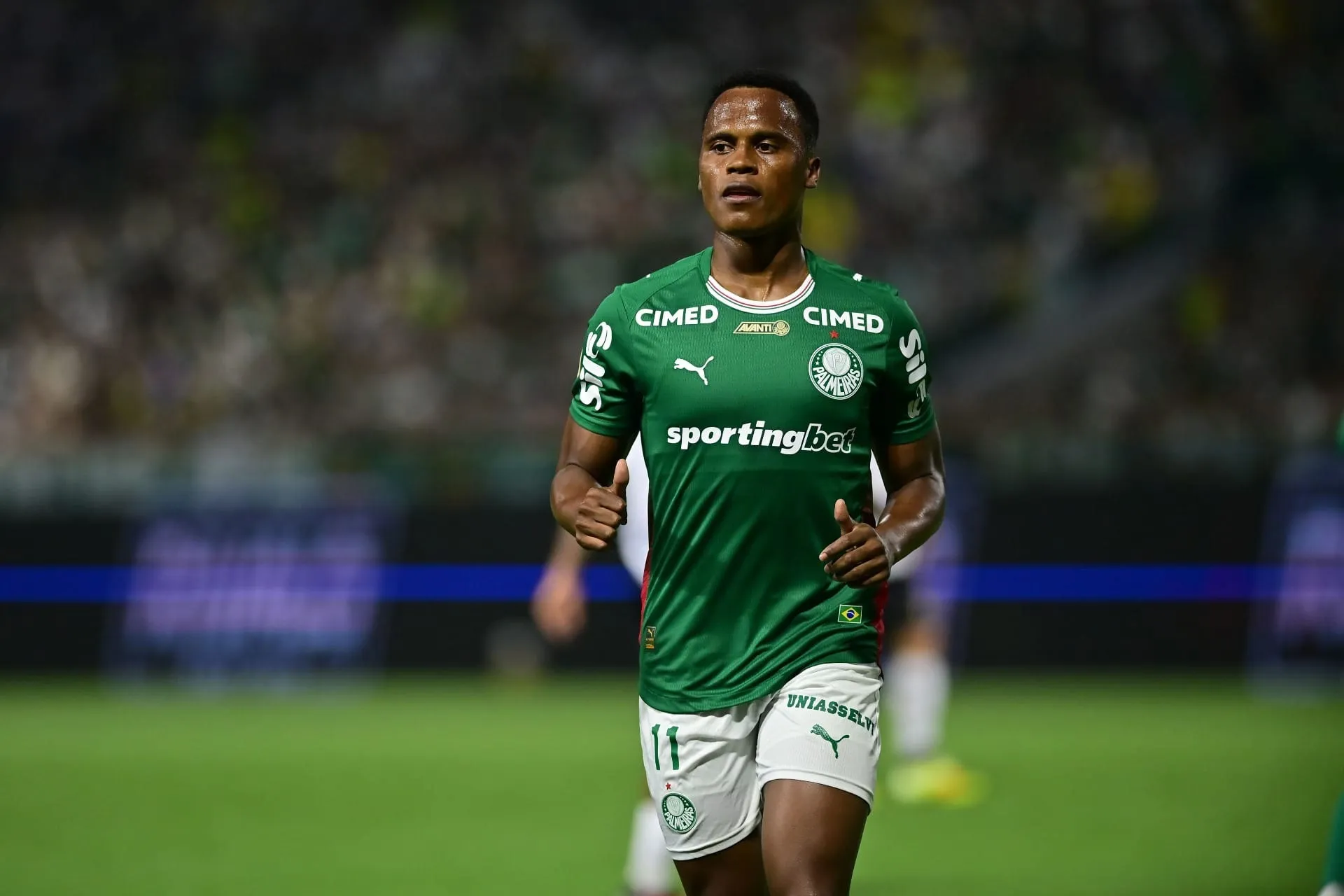 Arias, meio-campista do Palmeiras, em ação durante a final do Paulistão