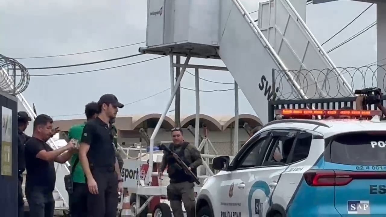 Avião com Daniel Vorcaro decola rumo a presídio em Brasília