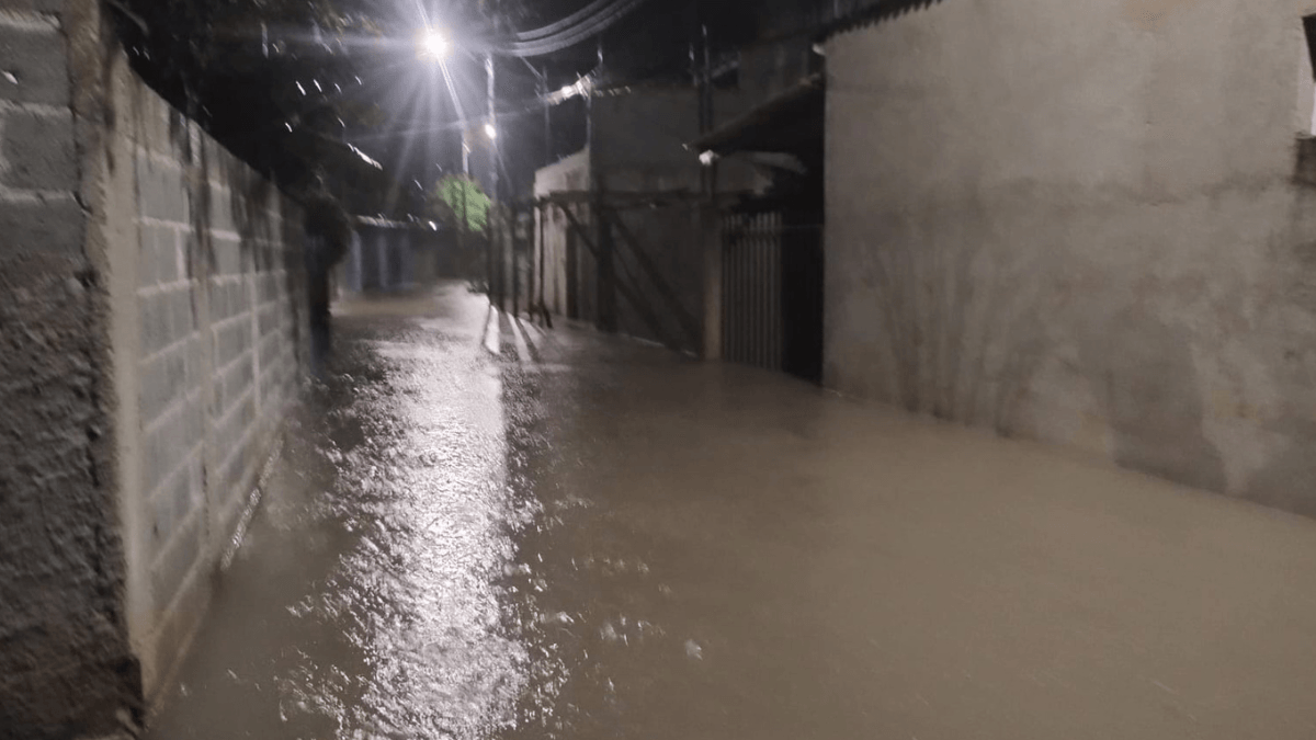 Chuva causa estragos e deixa 10 pessoas desabrigadas em Guaratinguetá