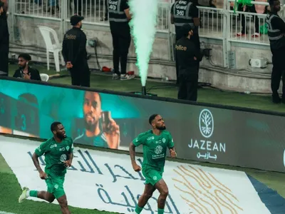 Al Ahli vence Al Ittihad e assume liderança provisória da Liga Saudita
