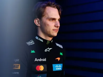 Piastri exalta McLaren no 2º treino livre e pede foco para GP da Austrália