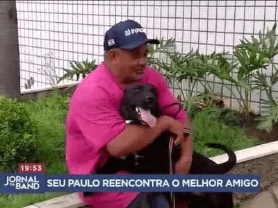 Homem que perdeu a casa por chuvas em MG reencontra cão após separação