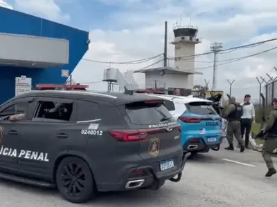 Vorcaro chega ao aeroporto de São José para ser transferido para Brasília