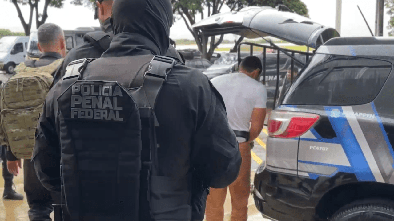 Vorcaro chega à prisão federal em Brasília após ser transferido de SP