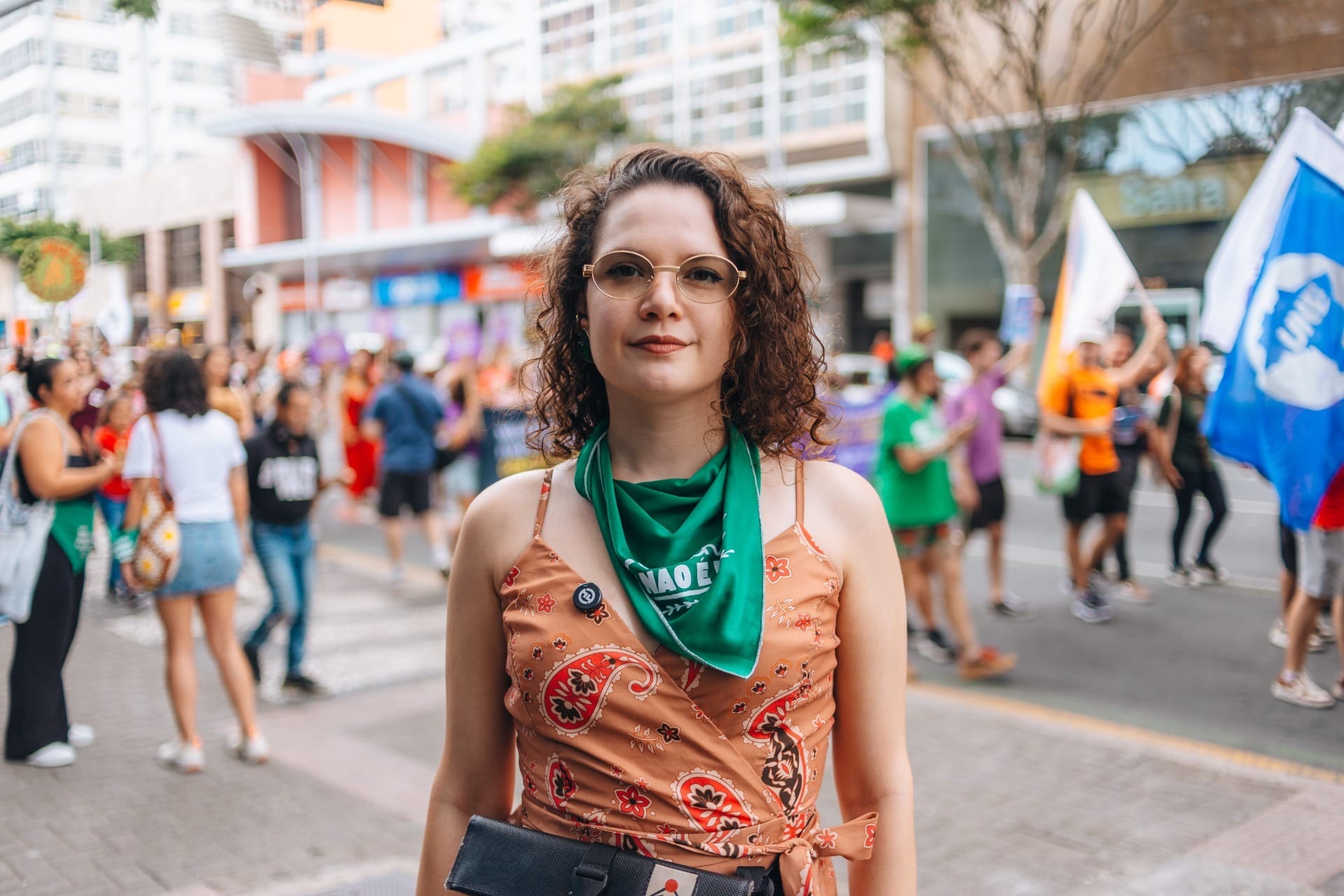 A vereadora de Curitiba Laís Leão (PDT) participa da marcha do 8 de março no Centro da capital, ato que reuniu manifestantes em defesa dos direitos das mulheres na região da Praça e da Rua Marechal Deodoro. Foto: