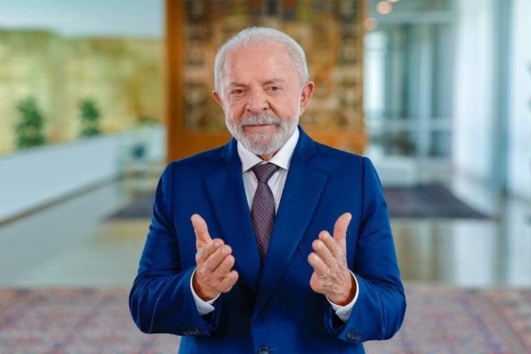 Lula defende fim da escala 6x1 e anuncia ações contra feminicídio