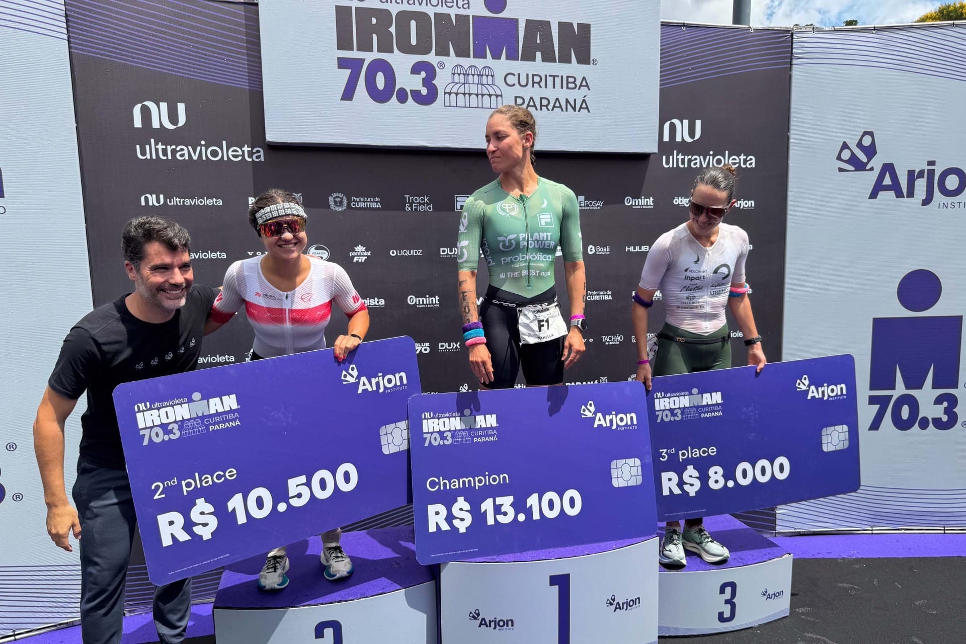 Paranaense Pietra Meneghini representou o Paraná no pódio ao alcançar o segundo lugar entre as mulheres no Ironman Curitiba.