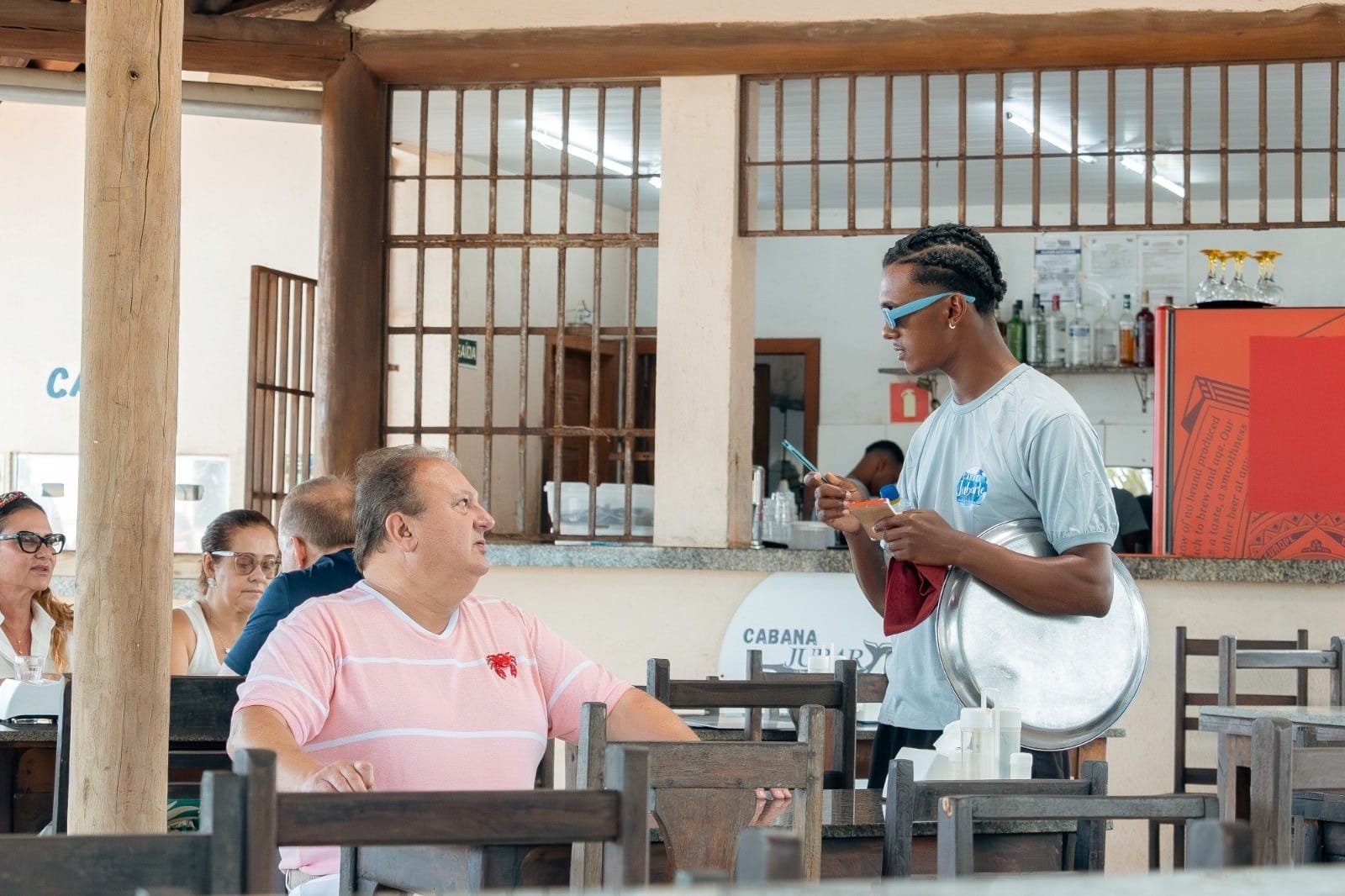 Erick Jacquin enfrenta crise em restaurante à beira-mar em Porto Seguro