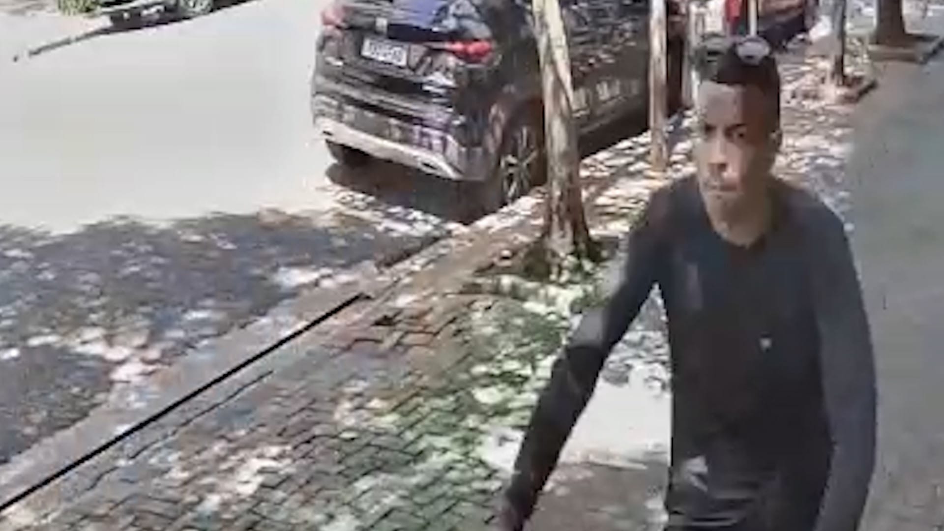 Câmera flagra 'gangue da bicicleta' em ação no Batel, em Curitiba