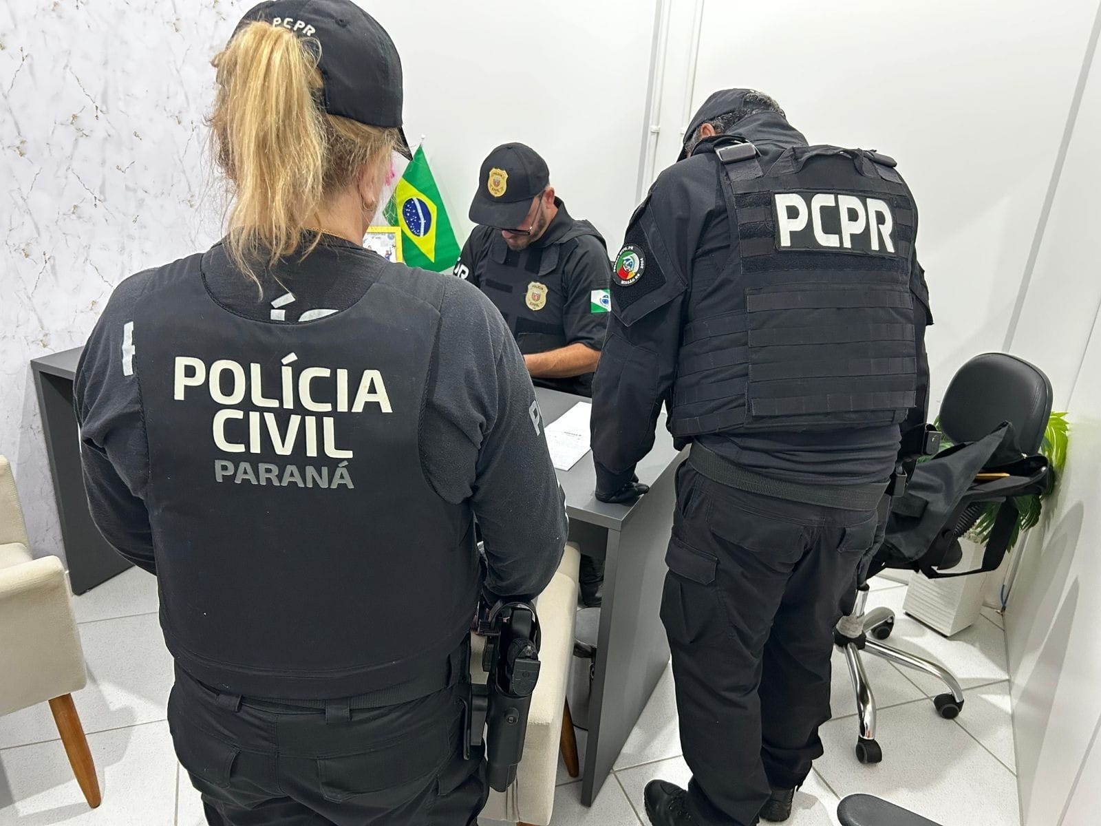 Polícia Civil faz operação contra 'rachadinha' na Câmara de Matinhos, no PR