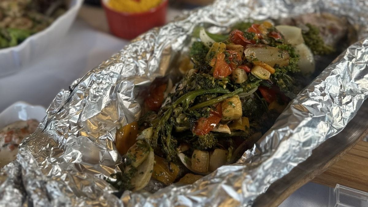 Peixe assado com mix de legumes e ervas do chef Erick Jacquin | Band Receitas