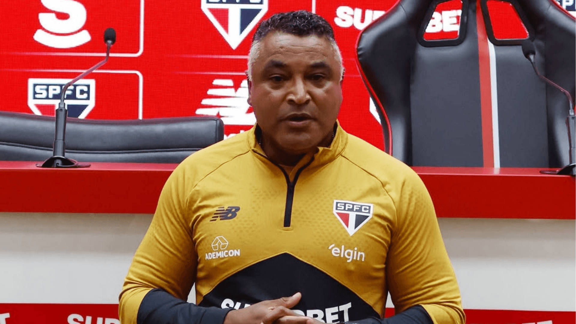Roger Machado diz que São Paulo precisa sempre olhar para o primeiro lugar