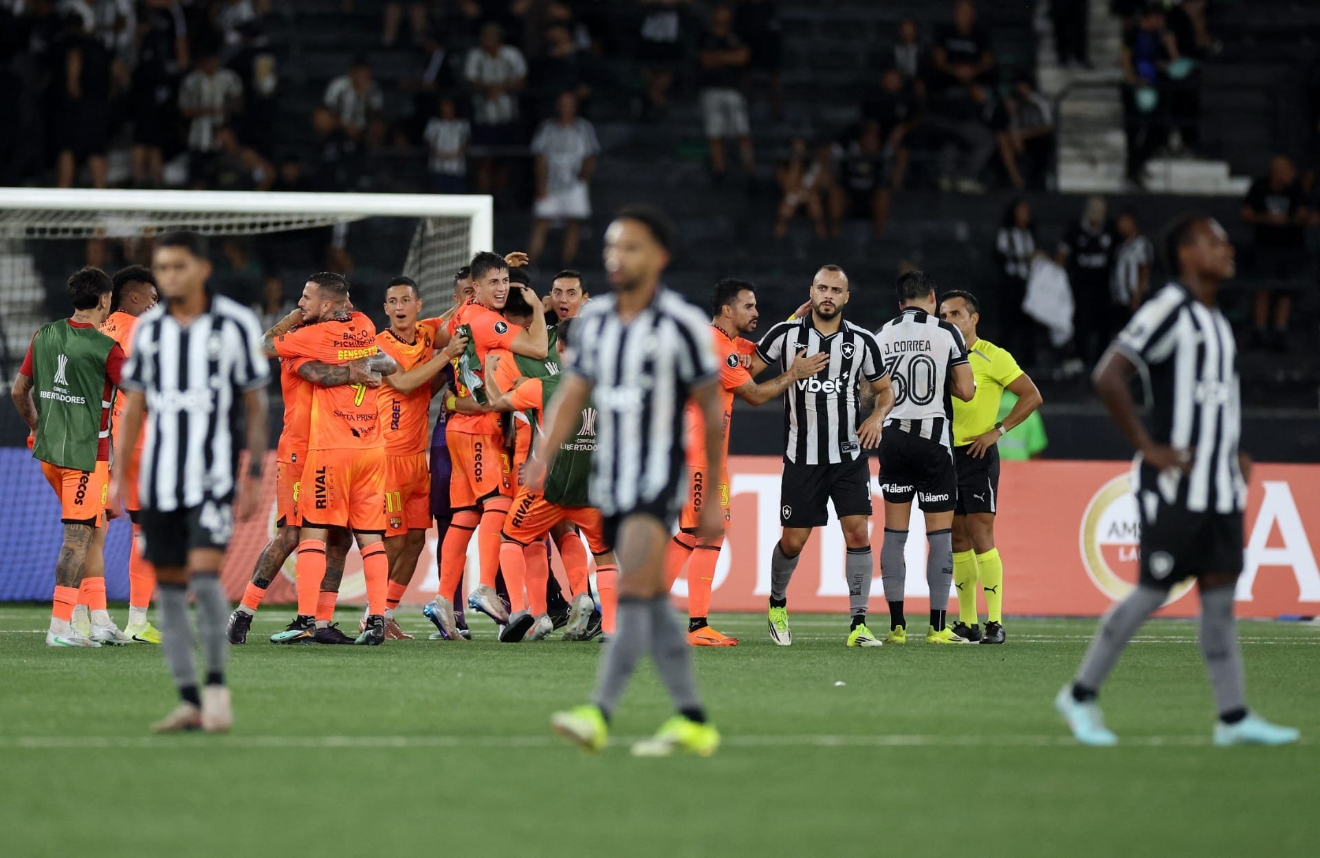 Auxiliar técnico do Botafogo lamenta queda na Libertadores: "Golpe duro"