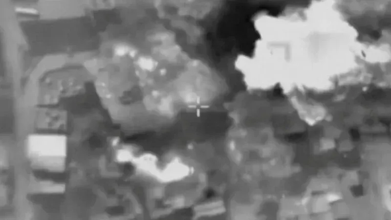 Guerra no Oriente Médio chega ao 12º dia com ataques no Estreito de Hormuz