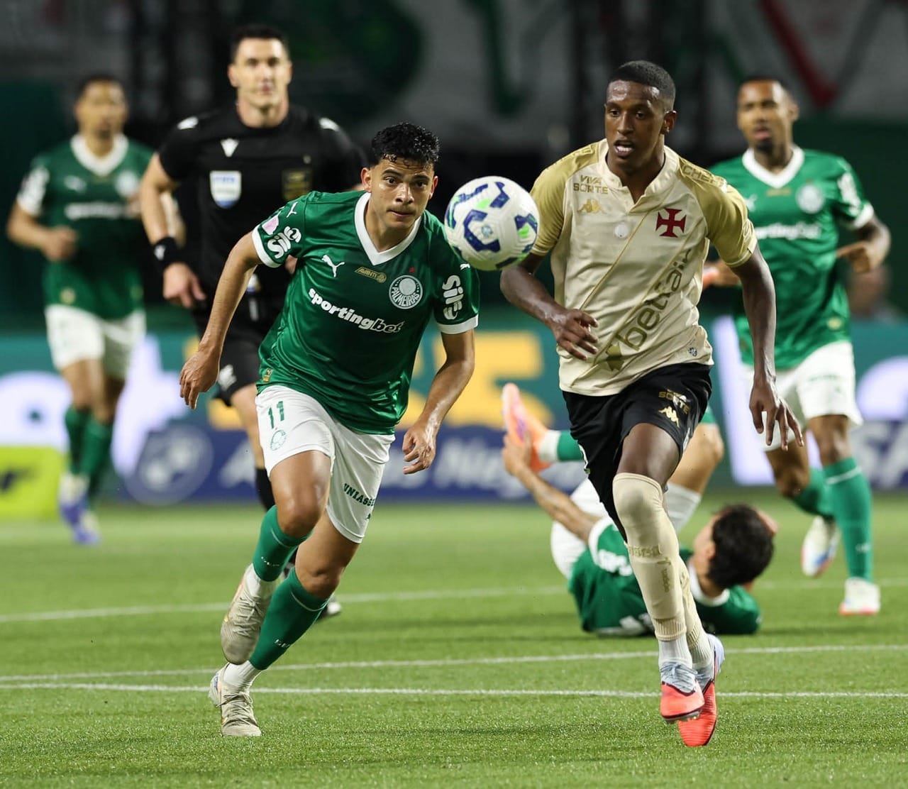 Brasileirão tem disputa pela liderança nesta quinta; veja onde assistir