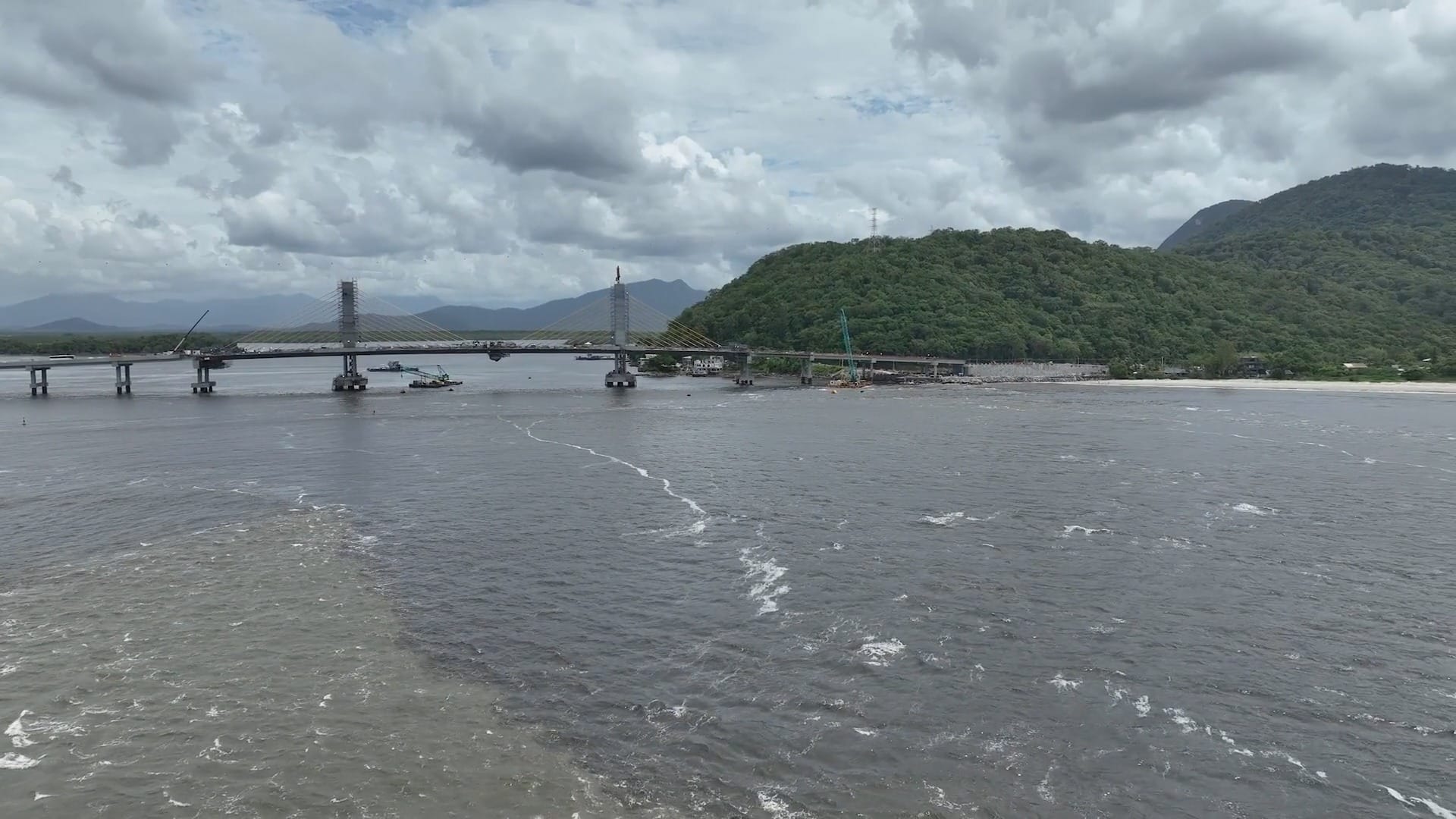 Atualização da obra: ponte de Guaratuba fecha vão central e avança