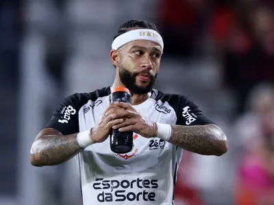 Após post polêmico, Memphis afirma: "Minha prioridade é o Corinthians"