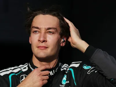 Russell celebra pole da sprint do GP da China e elogia carro da Mercedes