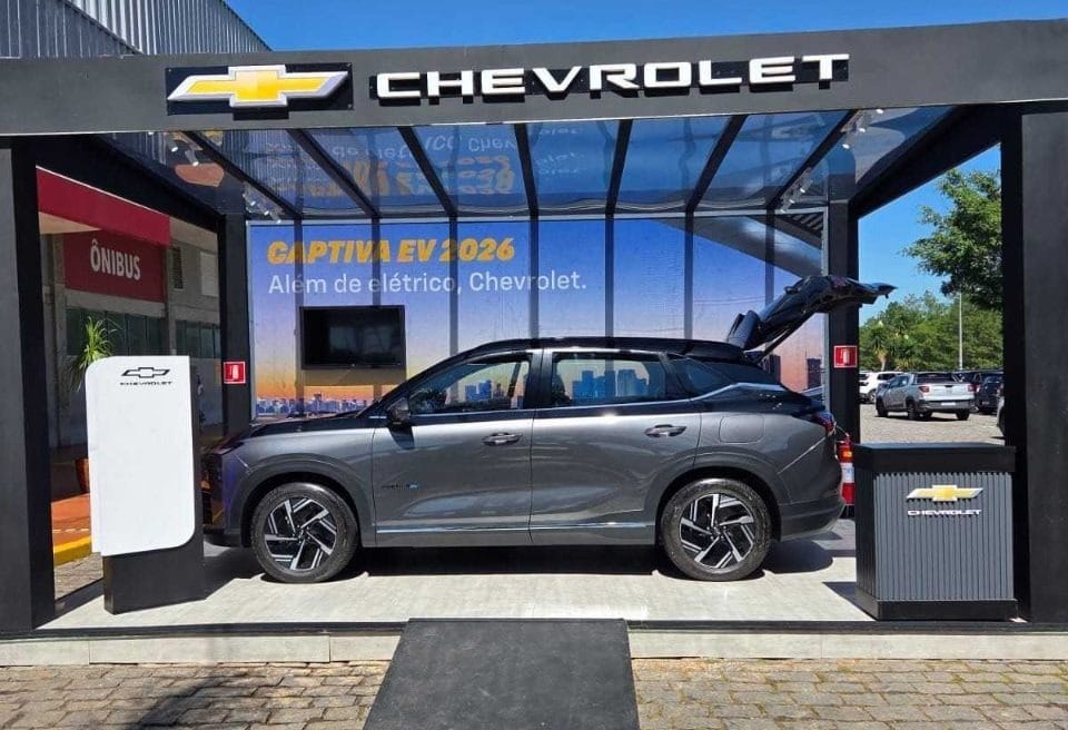 GM oferece carregamento gratuito para carros elétricos de todas as marcas