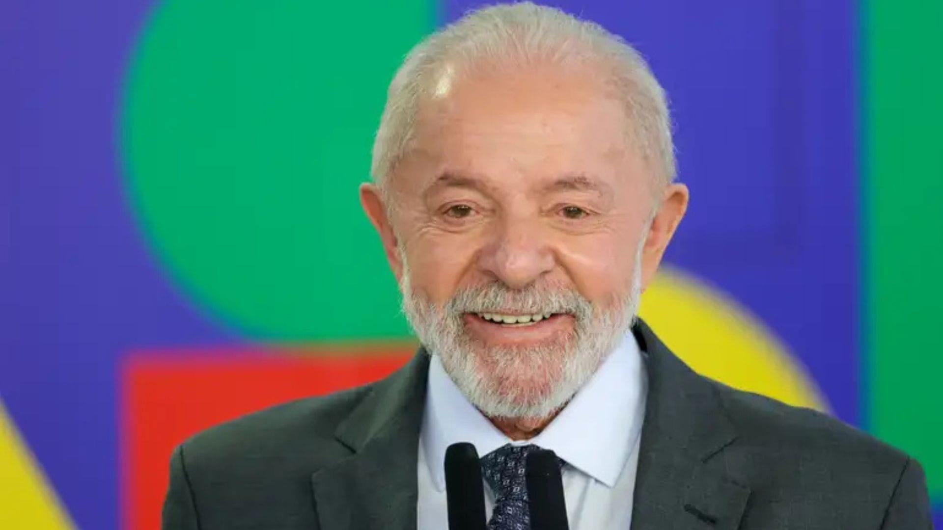 Lula impede entrada de assessor de Trump até visto de Padilha ser liberado