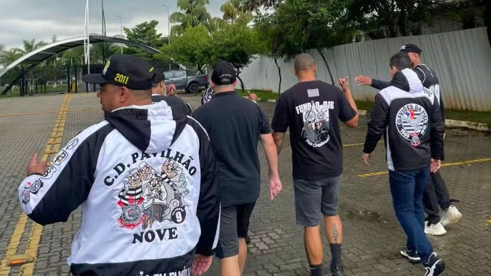 Corinthians: Torcida organizada cobra Garro, Memphis e Bidu; veja detalhes