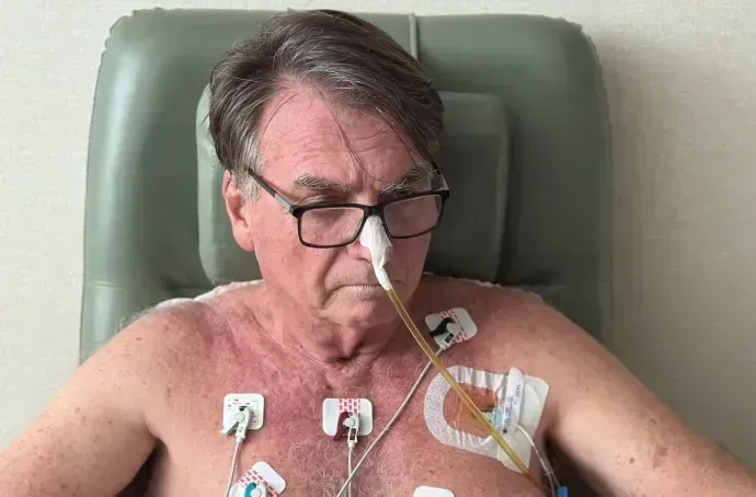 Bolsonaro pode ficar até sete dias no hospital