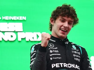 Antonelli celebra 1ª vitória na F1: "queria trazer a Itália de volta"