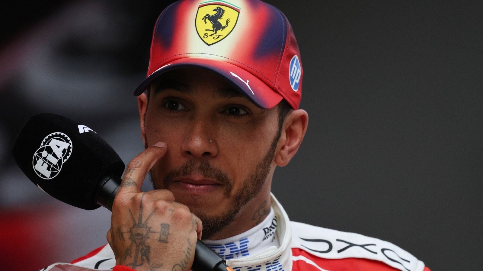 Hamilton celebra seu 1º pódio na Ferrari: "a melhor de todas"