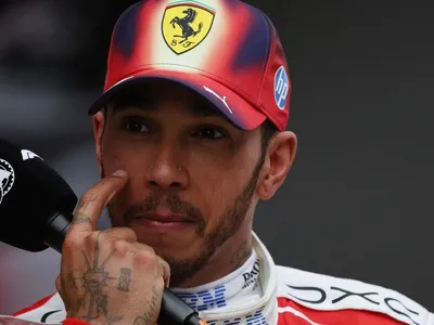 Hamilton celebra seu 1º pódio na Ferrari: "a melhor de todas"