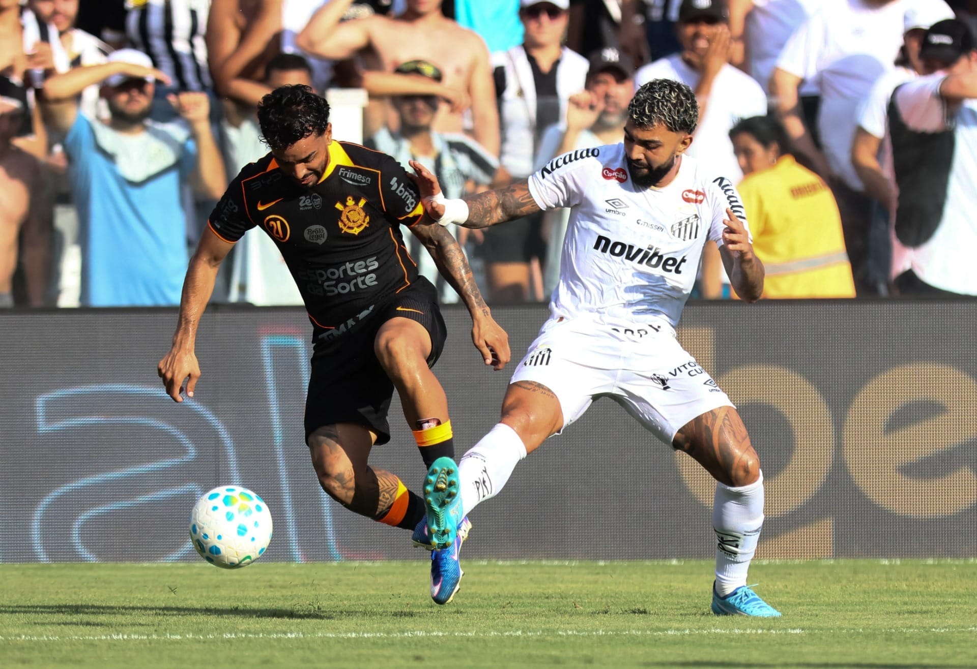 Corinthians sai na frente, mas Santos empata clássico na Vila Belmiro