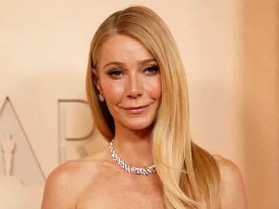 Gwyneth Paltrow passa perrengue com vestido e quase fica nua no Oscar 2026