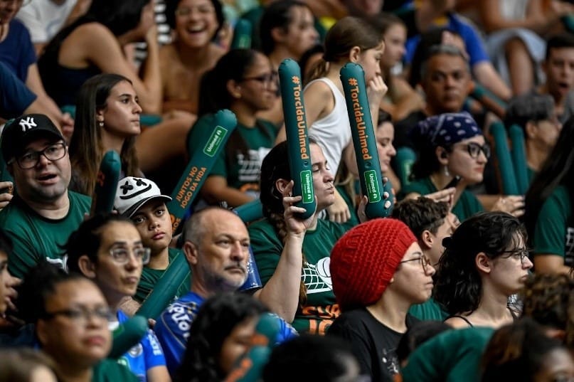 Os torcedores receberão kits personalizados com camiseta e bateco inflável, distribuídos conforme disponibilidade. / Foto: Pedro Teixeira