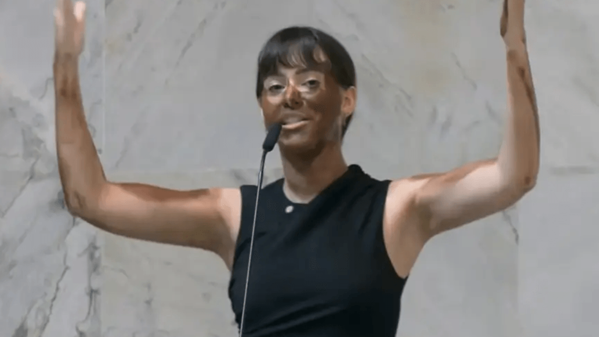 Deputados pedem cassação de Fabiana Bolsonaro por blackface na Alesp