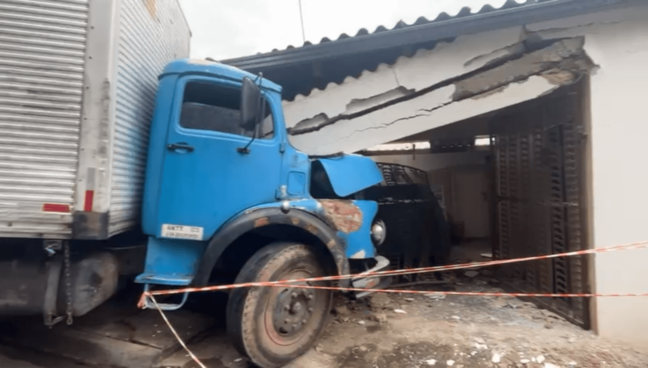 não houve necessidade de interditar a residência, já que o acidente danificou apenas a garagem