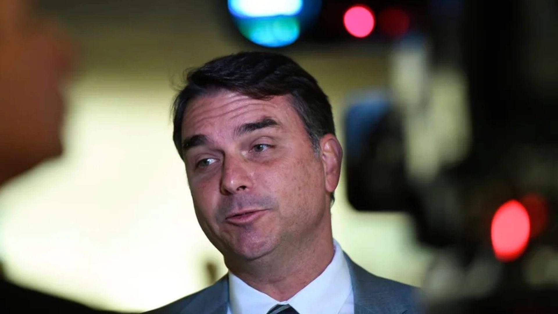 Flávio Bolsonaro: Brasil é solução mineral para EUA não depender da China