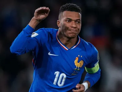 Favoritos em campo: França e Espanha jogam nesta quinta antes da Copa