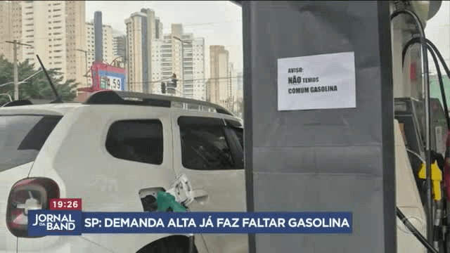 Distribuidoras limitam fornecimento, e postos ficam sem combustíveis