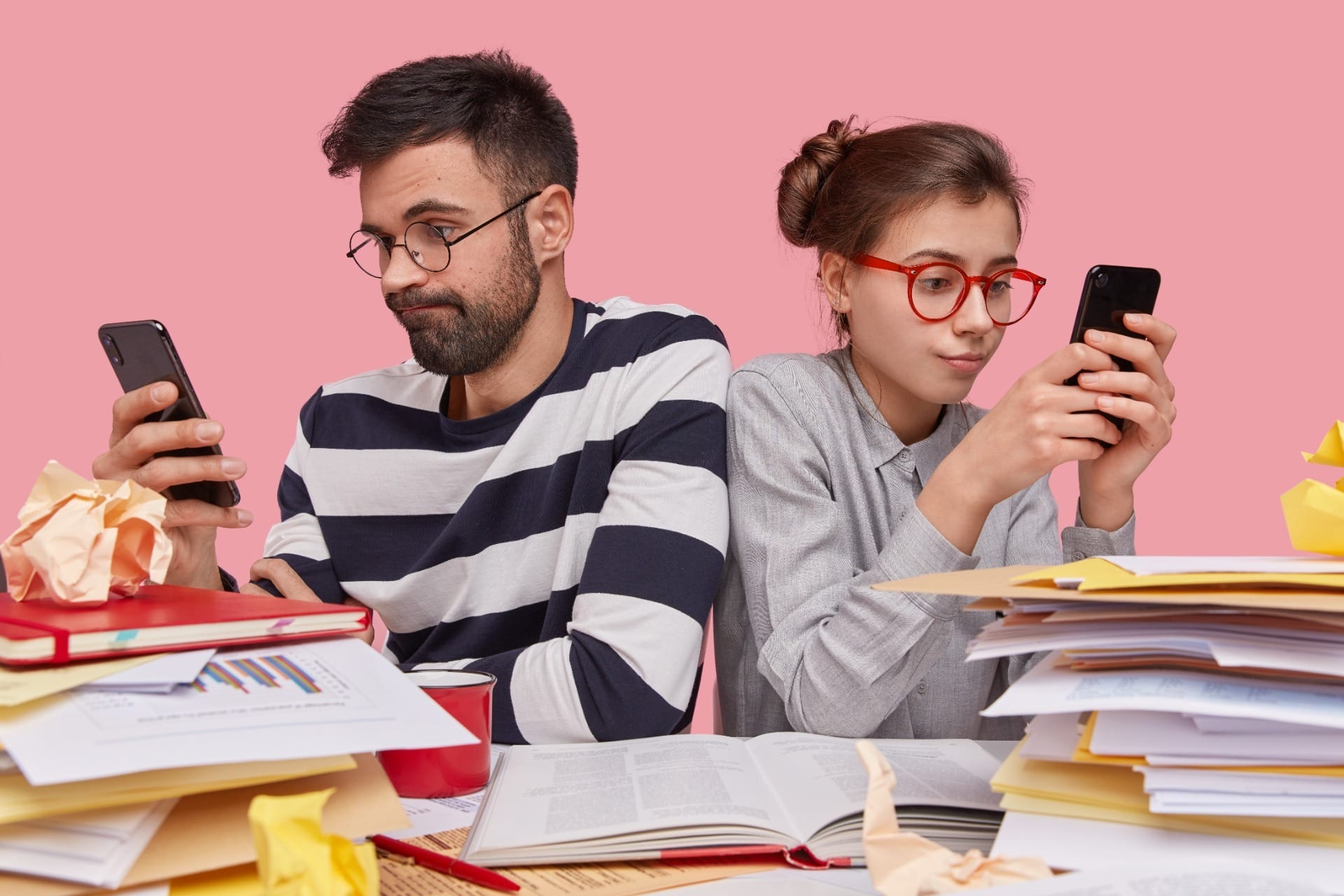 Uso excessivo de redes sociais derruba a felicidade dos jovens, diz estudo