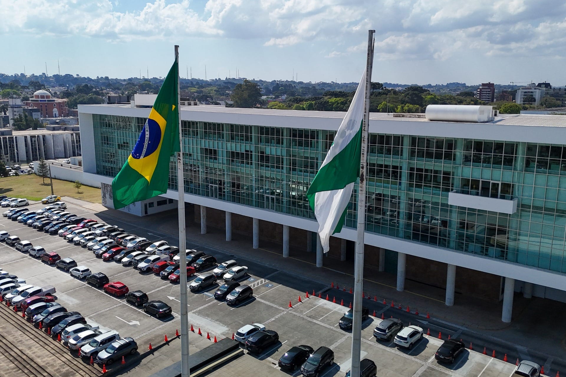 Moro se aproxima do PL e embaralha disputa pelo governo do PR