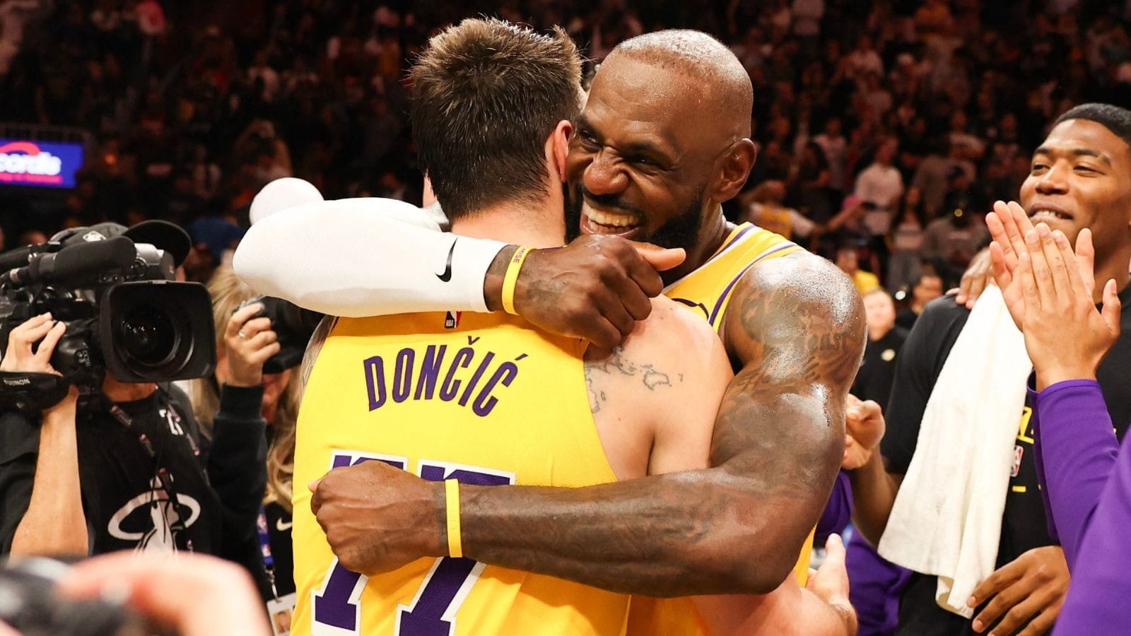Doncic faz 60 pontos em vitória dos Lakers e atinge novo recorde em LA