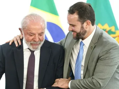 Lula oficializa saída de Haddad da Fazenda; Dario Durigan assume ministério