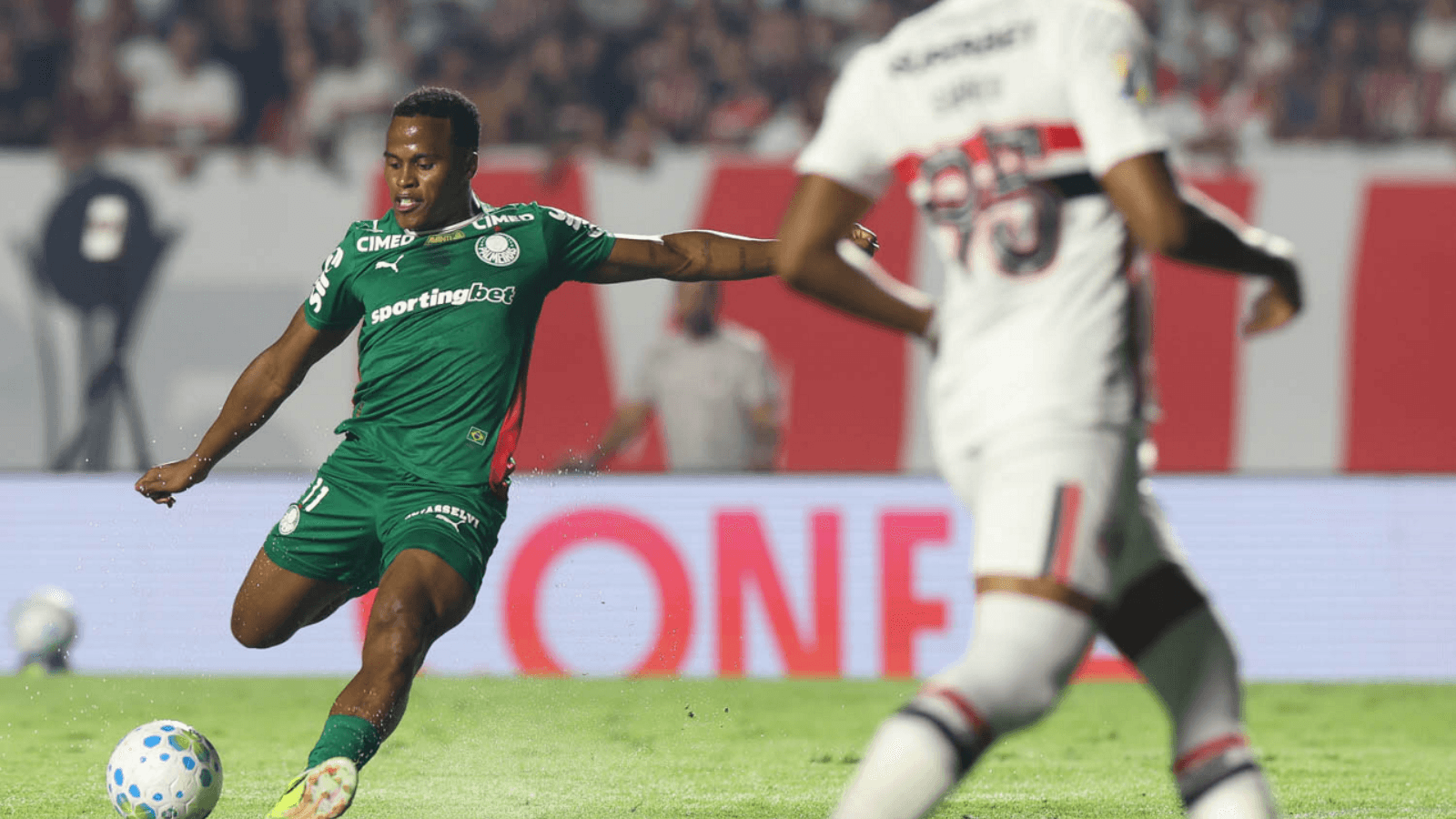Auxiliar de Abel elogia gramado do Morumbi após vitória do Palmeiras