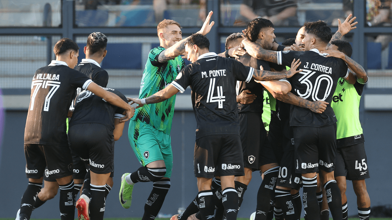 Em jogo agitado, Botafogo vence o Bragantino e sai da zona de rebaixamento