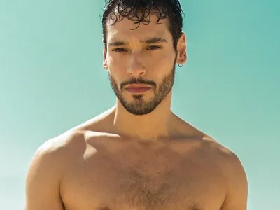 Bruno Fagundes diz que não se vê galã como o pai: "Busco versatilidade"