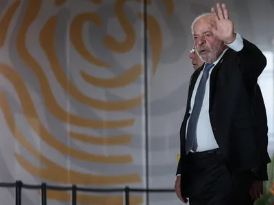 Lula critica ONU e cobra ação contra guerras em cúpula na Colômbia