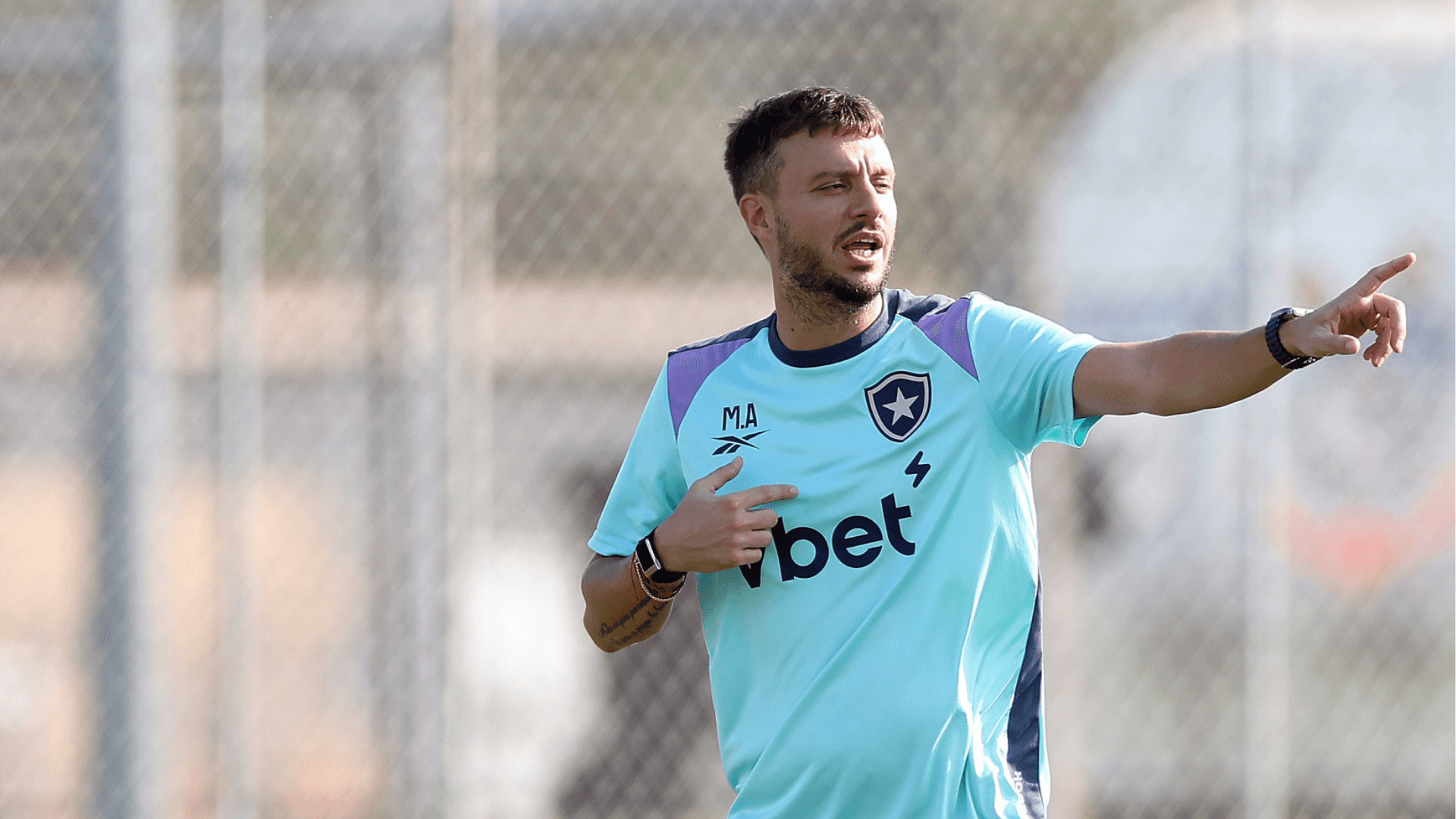 Com Anselmí ameaçado, Botafogo tenta quebrar jejum diante Bragantino
