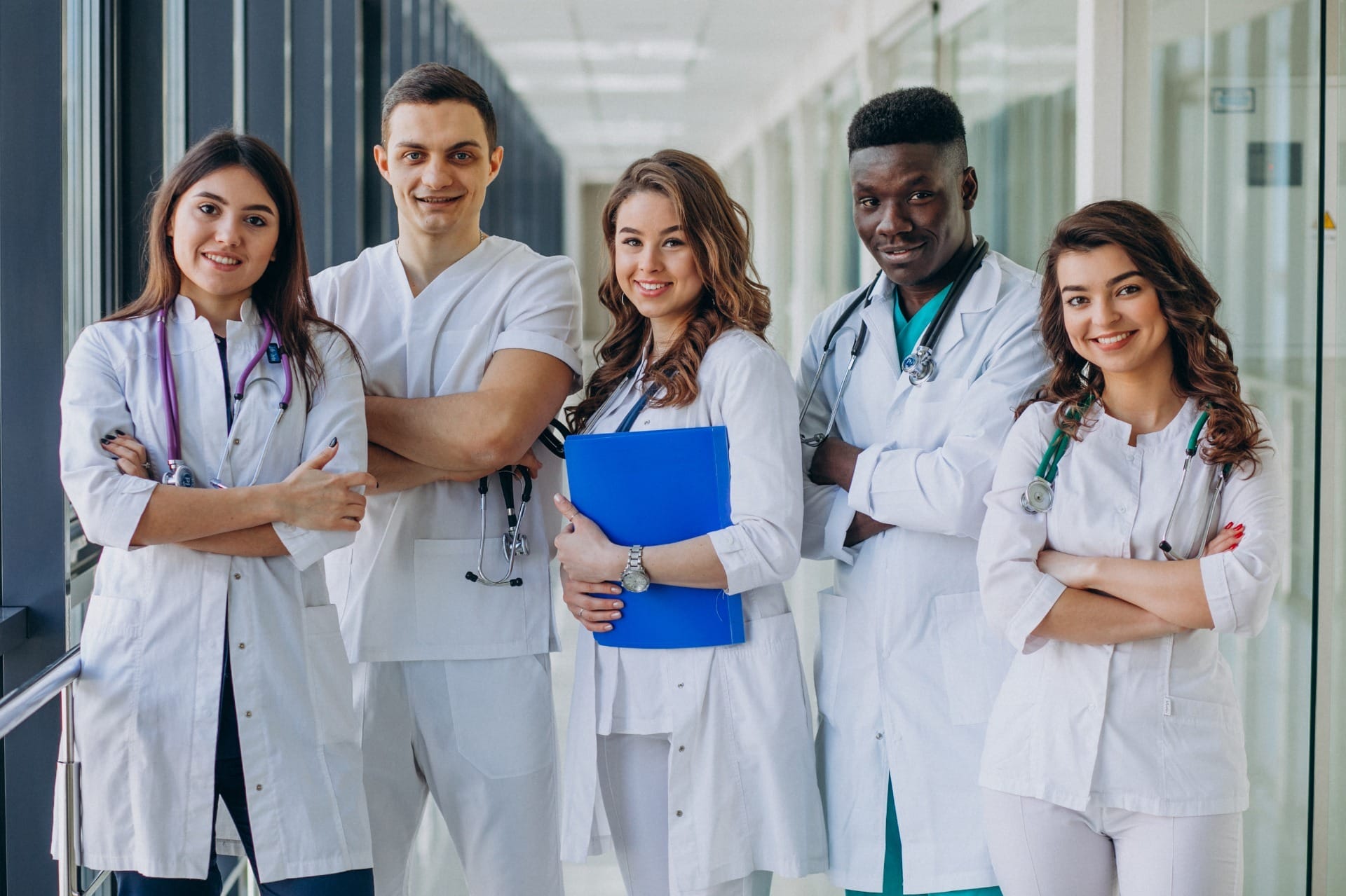 Brasil terá 1,15 milhão de médicos em 2035, mas desigualdade regional segue
