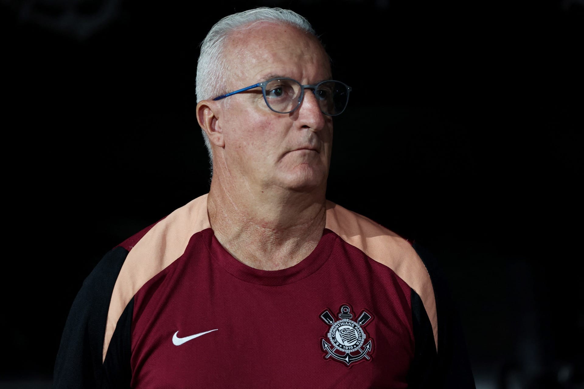 Dorival critica pênalti não marcado e alerta para tempo de bola rolando