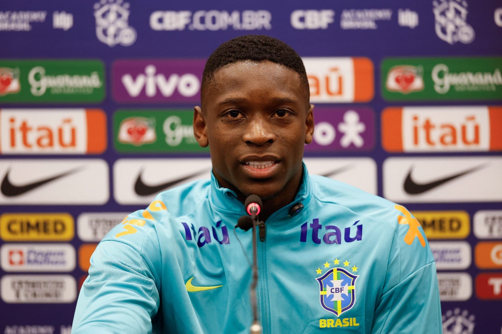 Atletas da Seleção têm voo cancelado e se apresentarão na terça; entenda