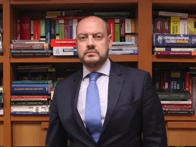 Saiba quem assume o RJ após renúncia e inelegibilidade de Cláudio Castro